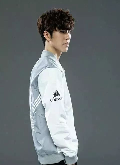 而是把御剑 而是把御剑